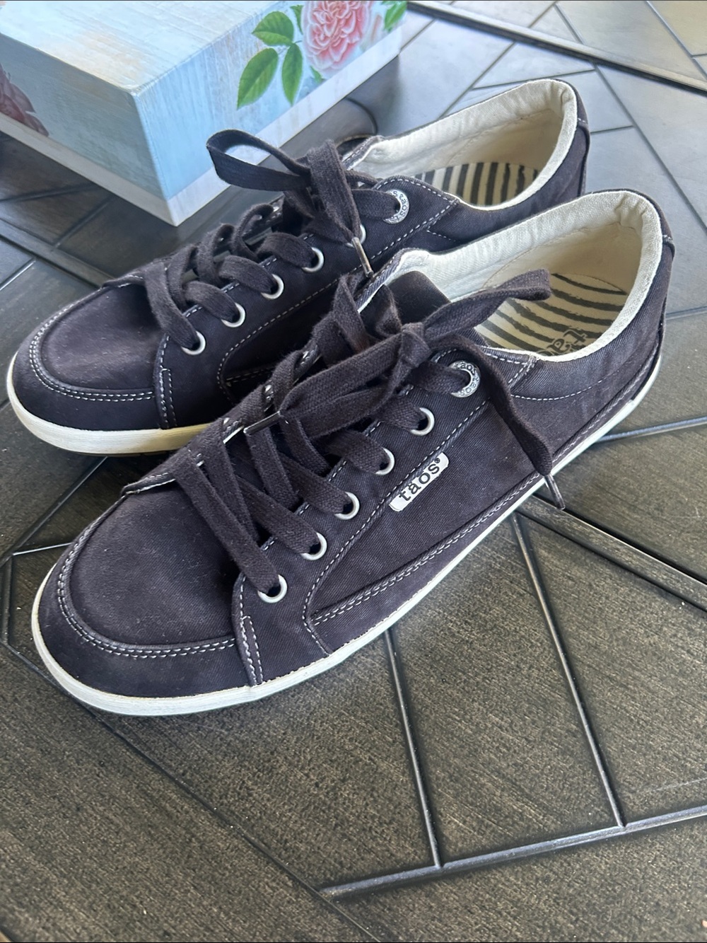 Taos Moc Star 2 distressed black low top sneakers lace up skater size 9.5 ladies - Picture 6 of 10